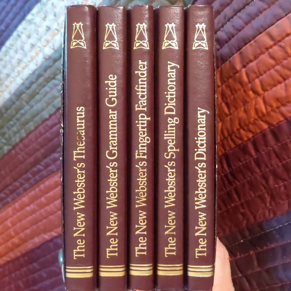 NEW WEBSTERS Deluxe desk reference library 5 book set w/ case jacket - Picture 3 of 16